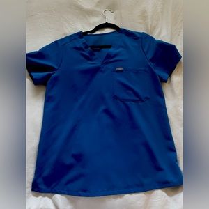 FIGS CATARINA ONE POCKET SCRUB TOP